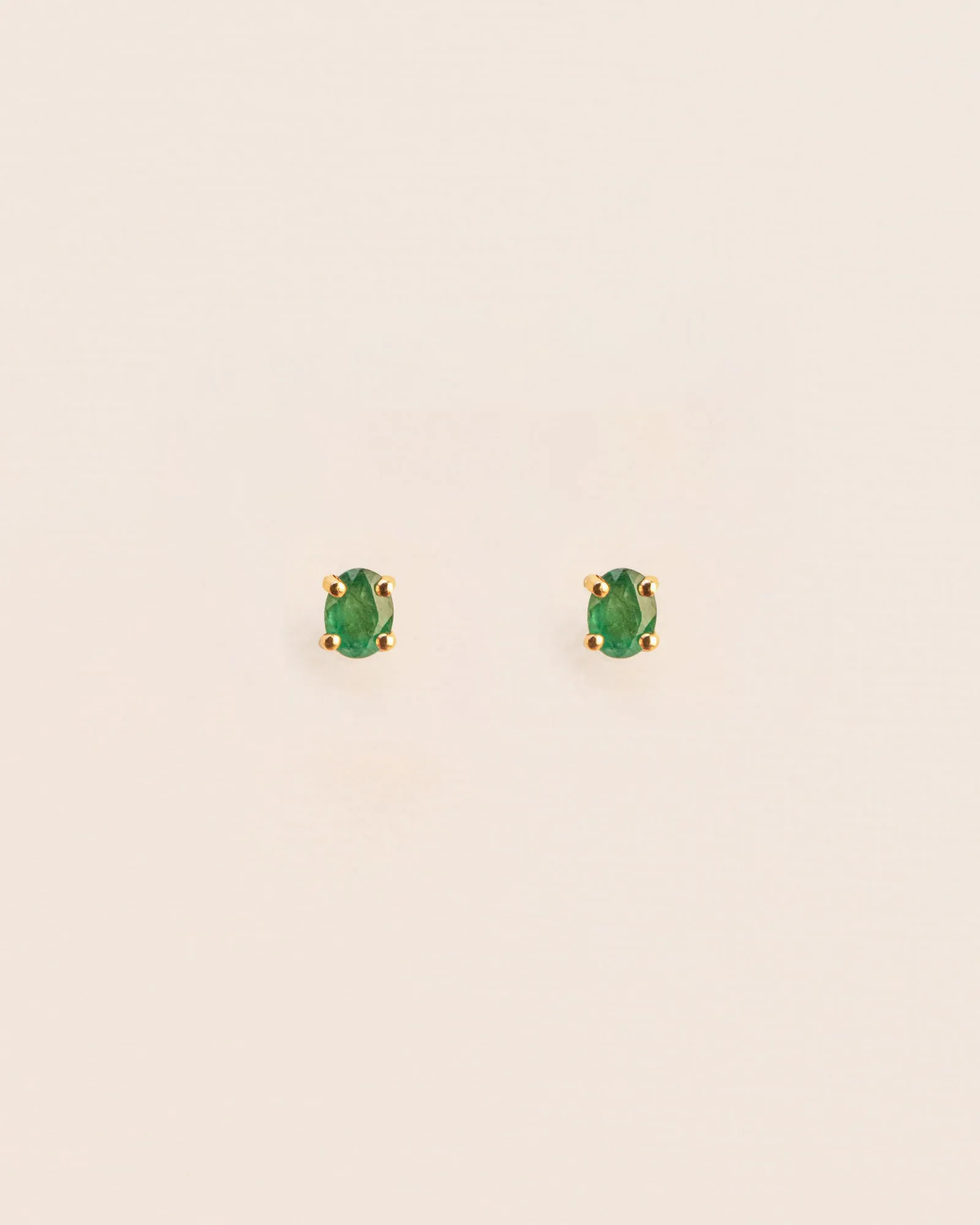 18K Simple Gold Studs w. Green Emerald