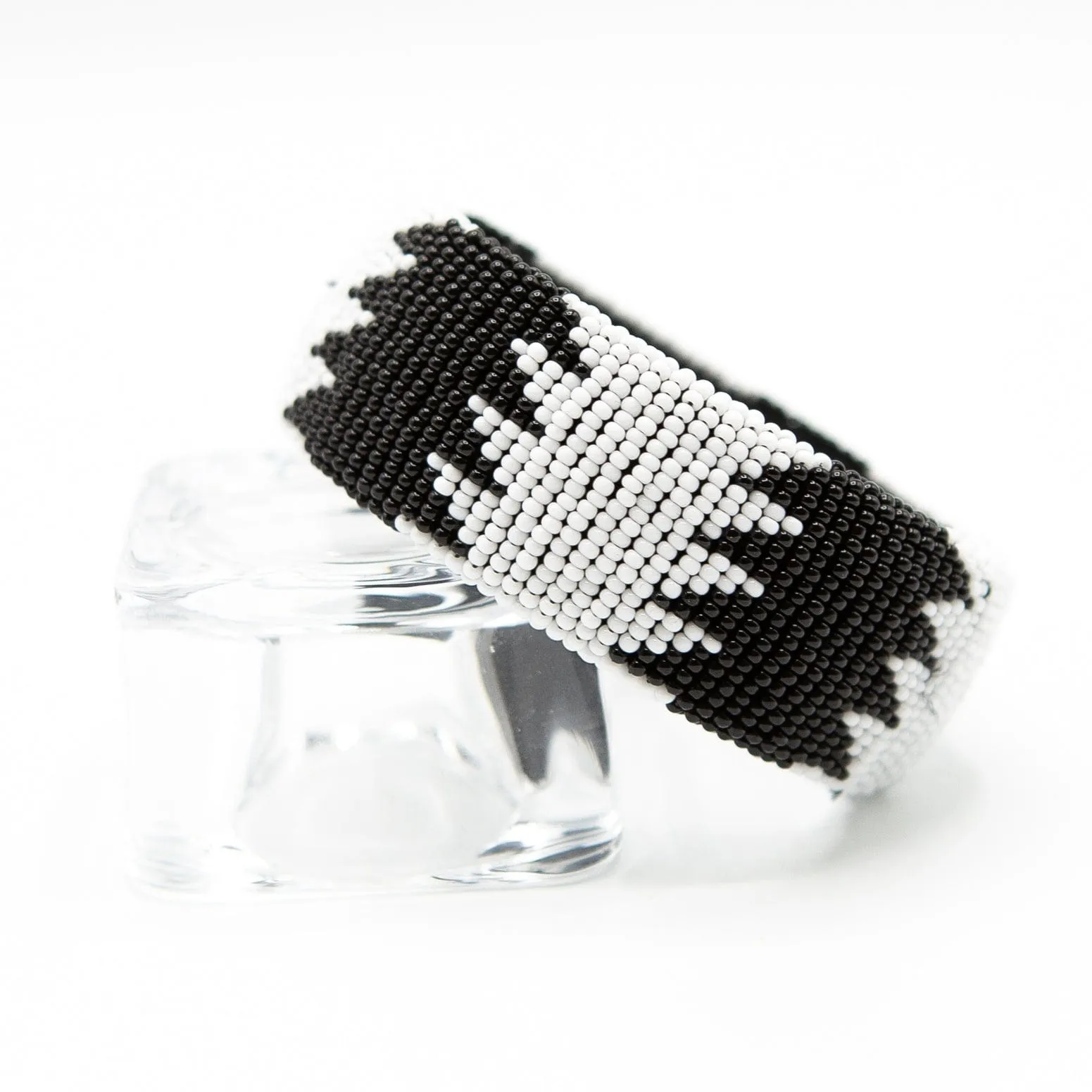 Bracelet en perles de verre noir & blanc élégant