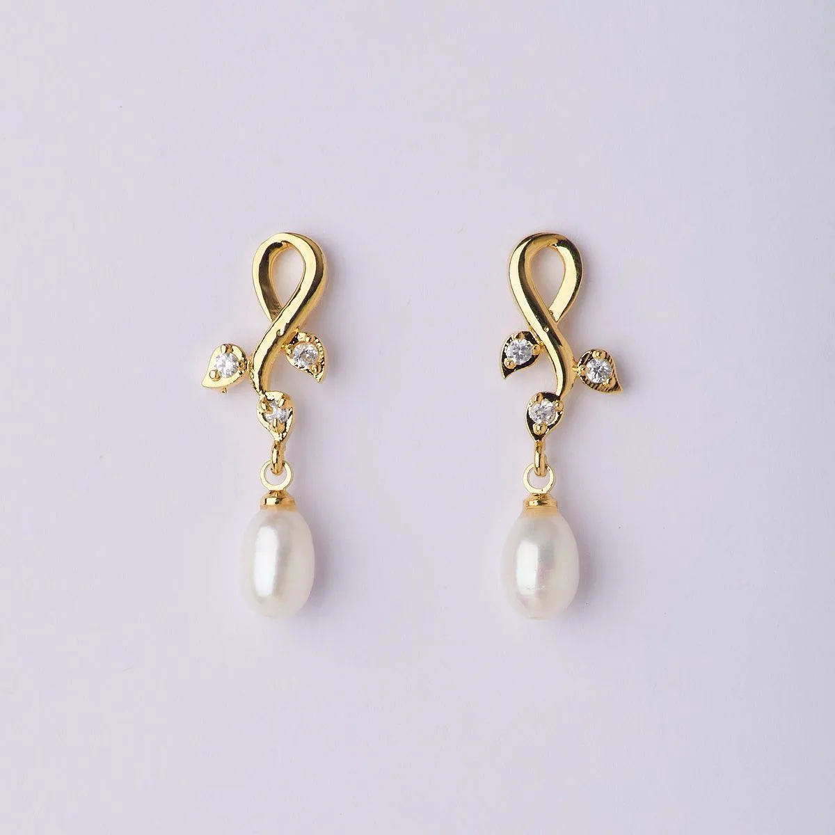 Classic Pearl Hanging Earring