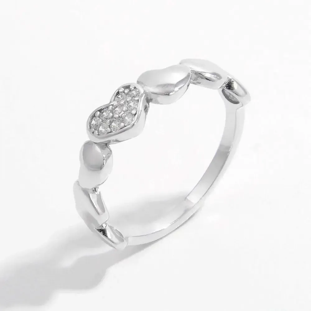 Exquisite Zircon Heart Ring for Luxurious Fashion and Timeless Elegance