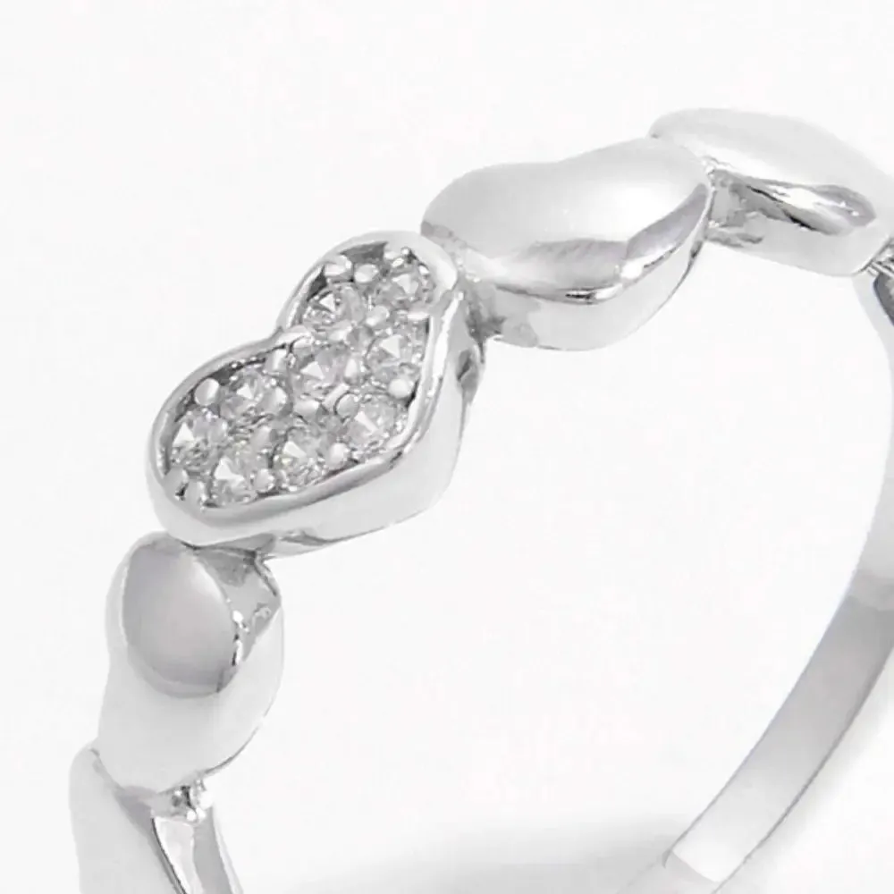 Exquisite Zircon Heart Ring for Luxurious Fashion and Timeless Elegance