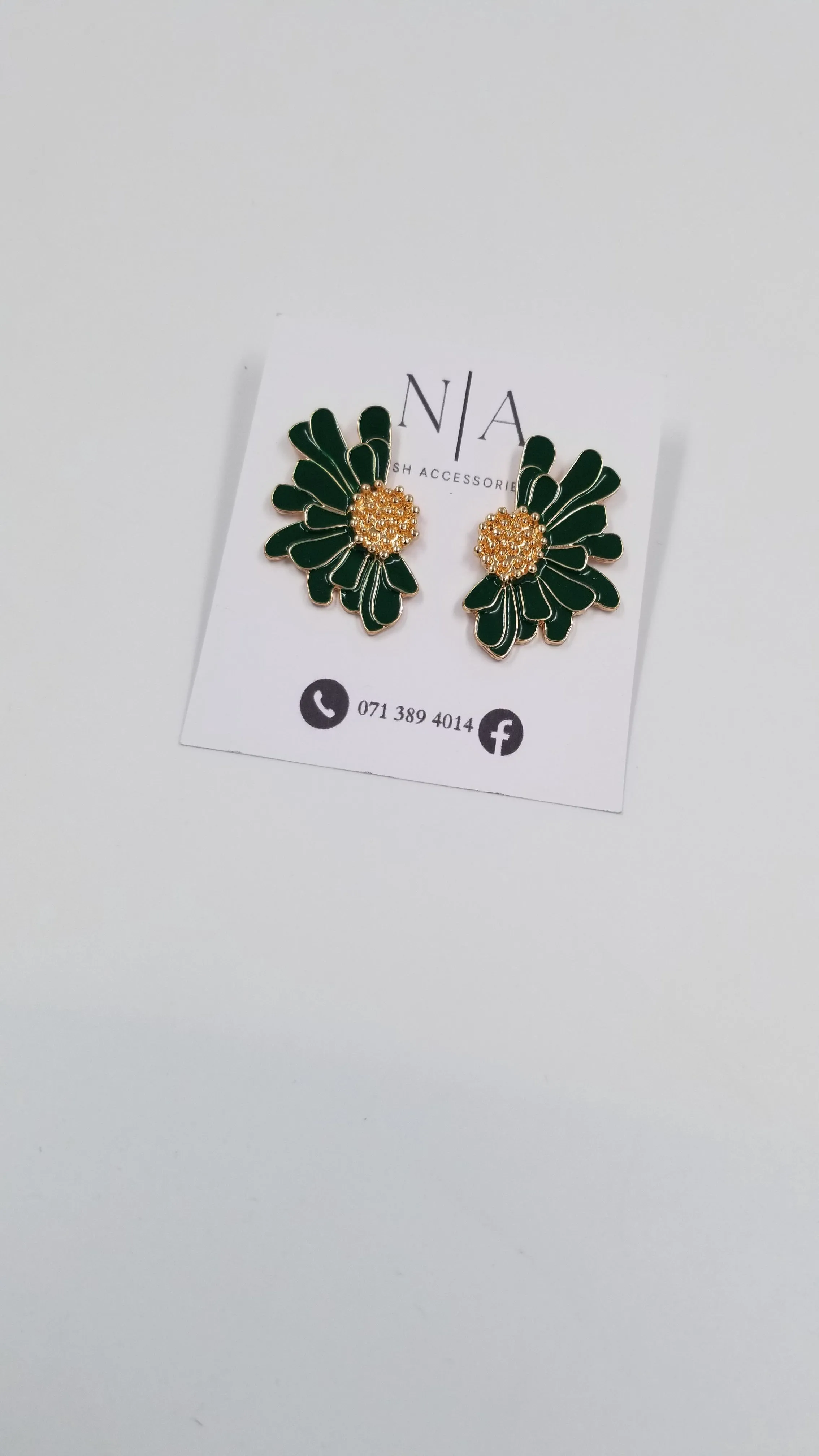 Nish Decor Flower Studs