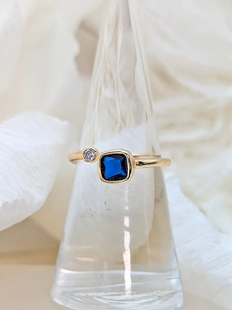 Nuance Square   Circle Bezel Adjustable Rings | Blue & Clear