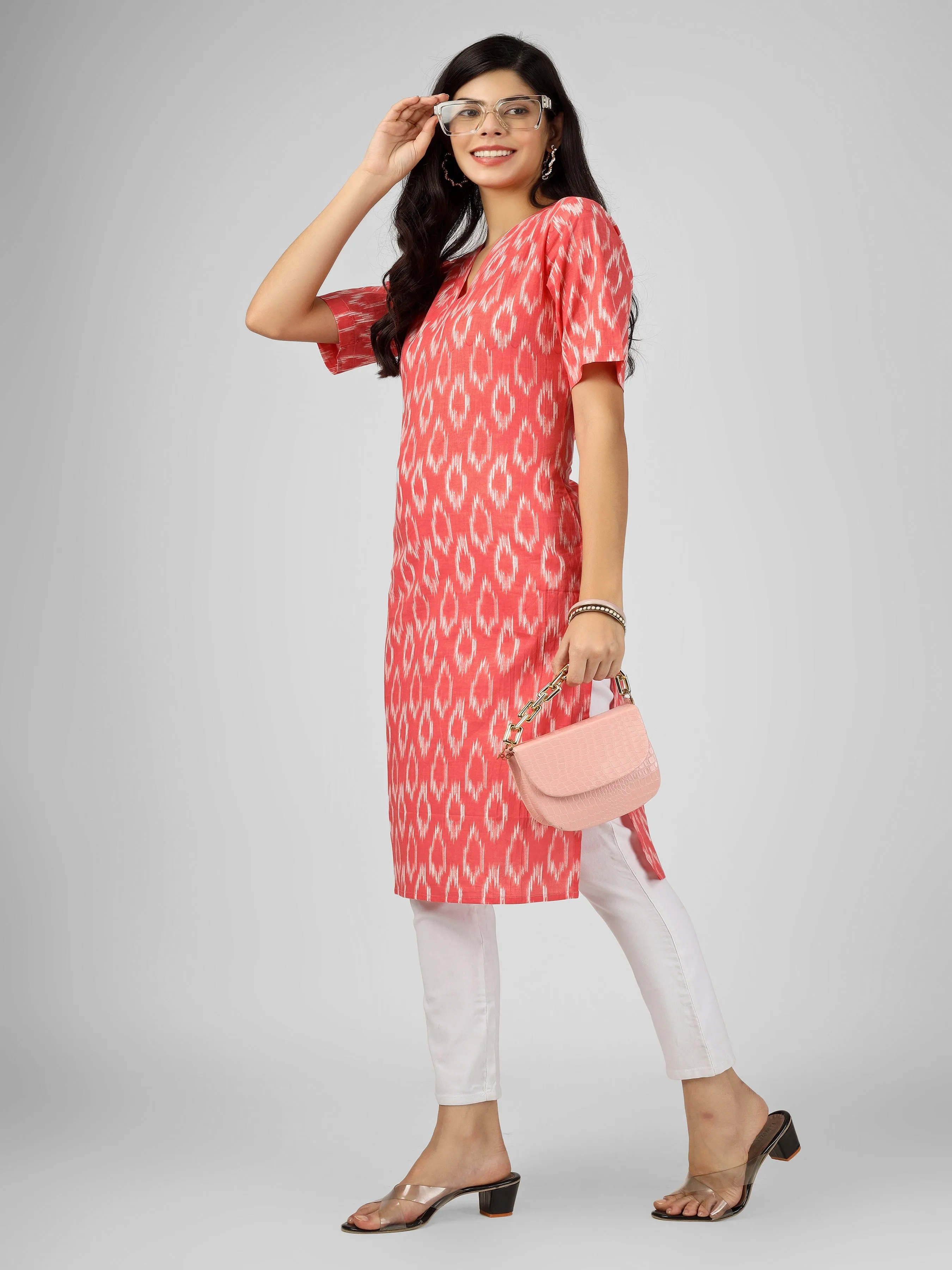 Women's Pink Ikat Printed Cotton Straight Kurta with pocket