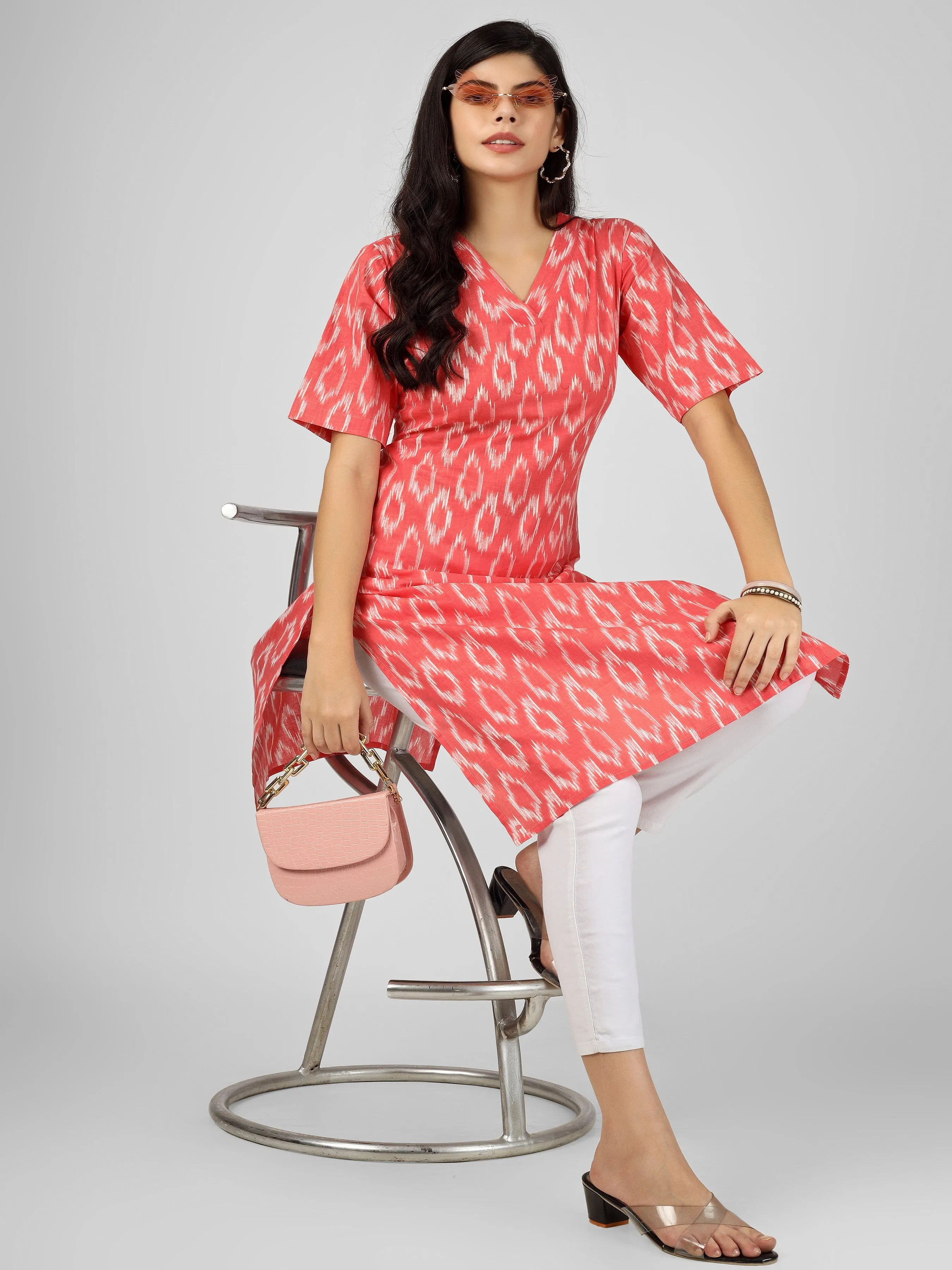 Women's Pink Ikat Printed Cotton Straight Kurta with pocket