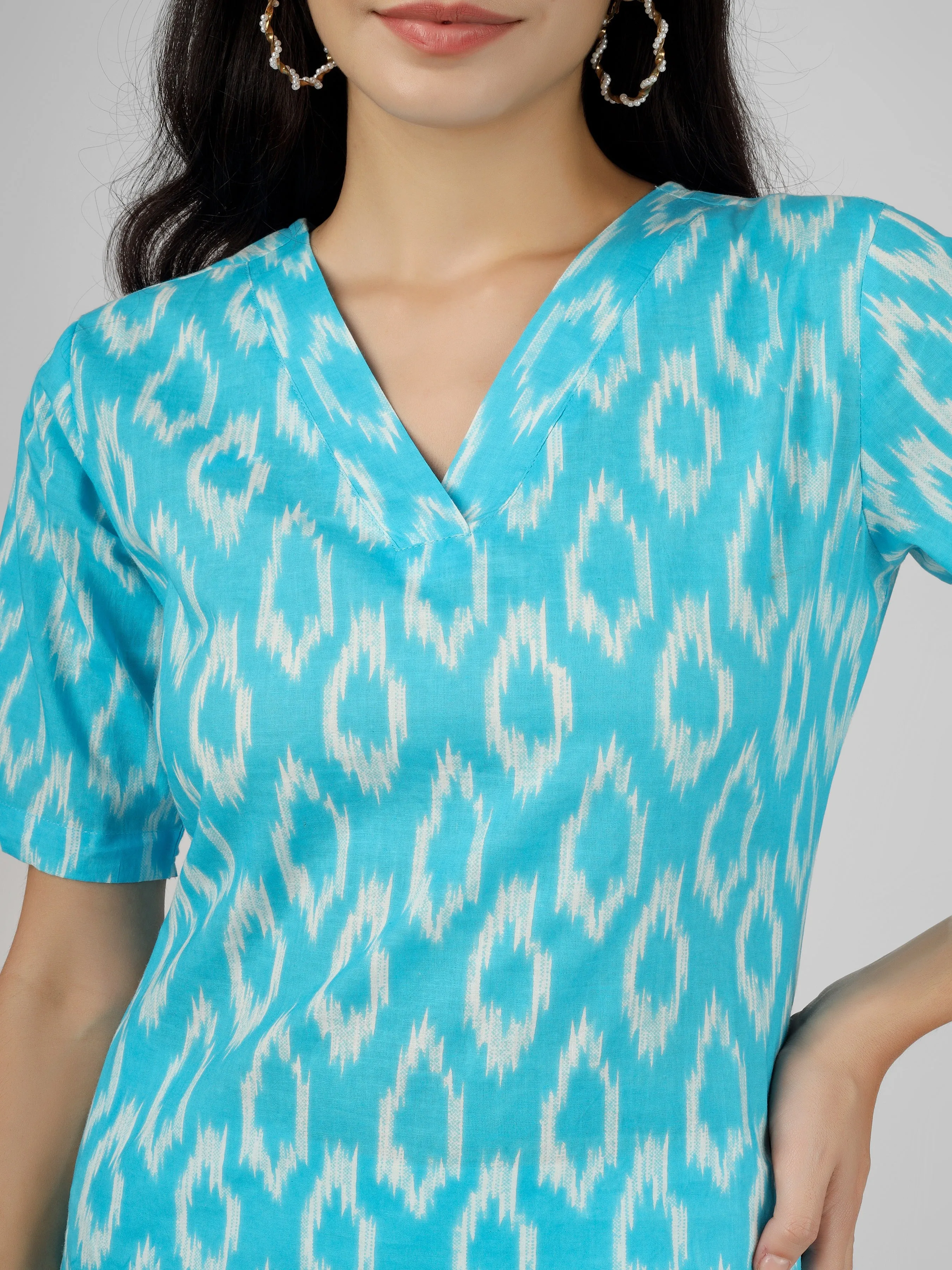 Women's Skyblue Ikat Printed Cotton Straight Kurta with pocket