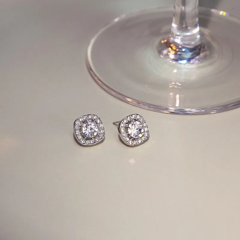 XE054 - Sparkling Diamond Stud Earrings